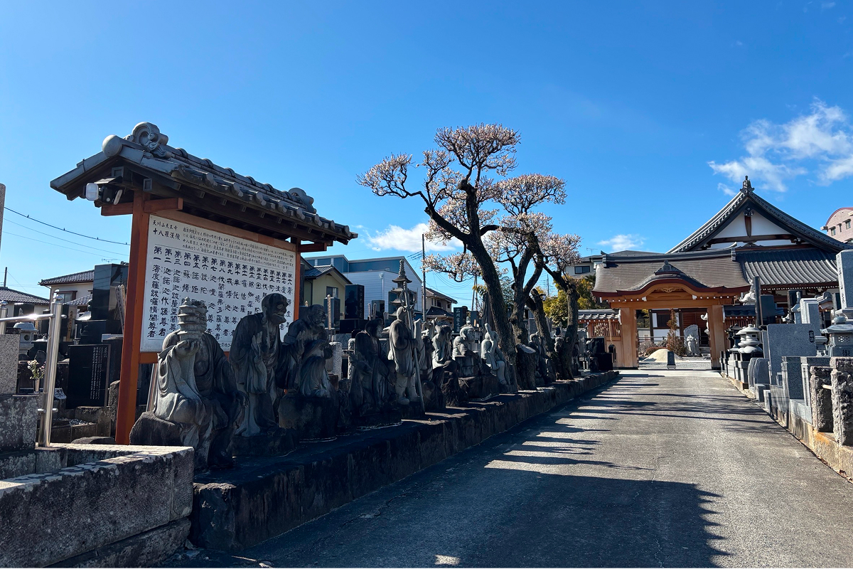参道の十八羅漢